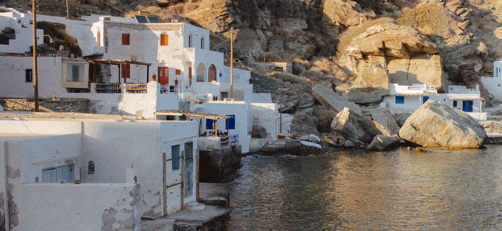 Minik Gezginlerle Sifnos: Kiklad Adaları’nın Keşfedilmeyi Bekleyen Aile Dostu Cenneti Minik Gezginlerle Sifnos: Kiklad Adaları’nın Keşfedilmeyi Bekleyen Aile Dostu Cenneti