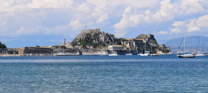Korfu Adası Rehberi 2026: İyon Denizi’nin Venedik Ruhuyla Parlayan Cenneti