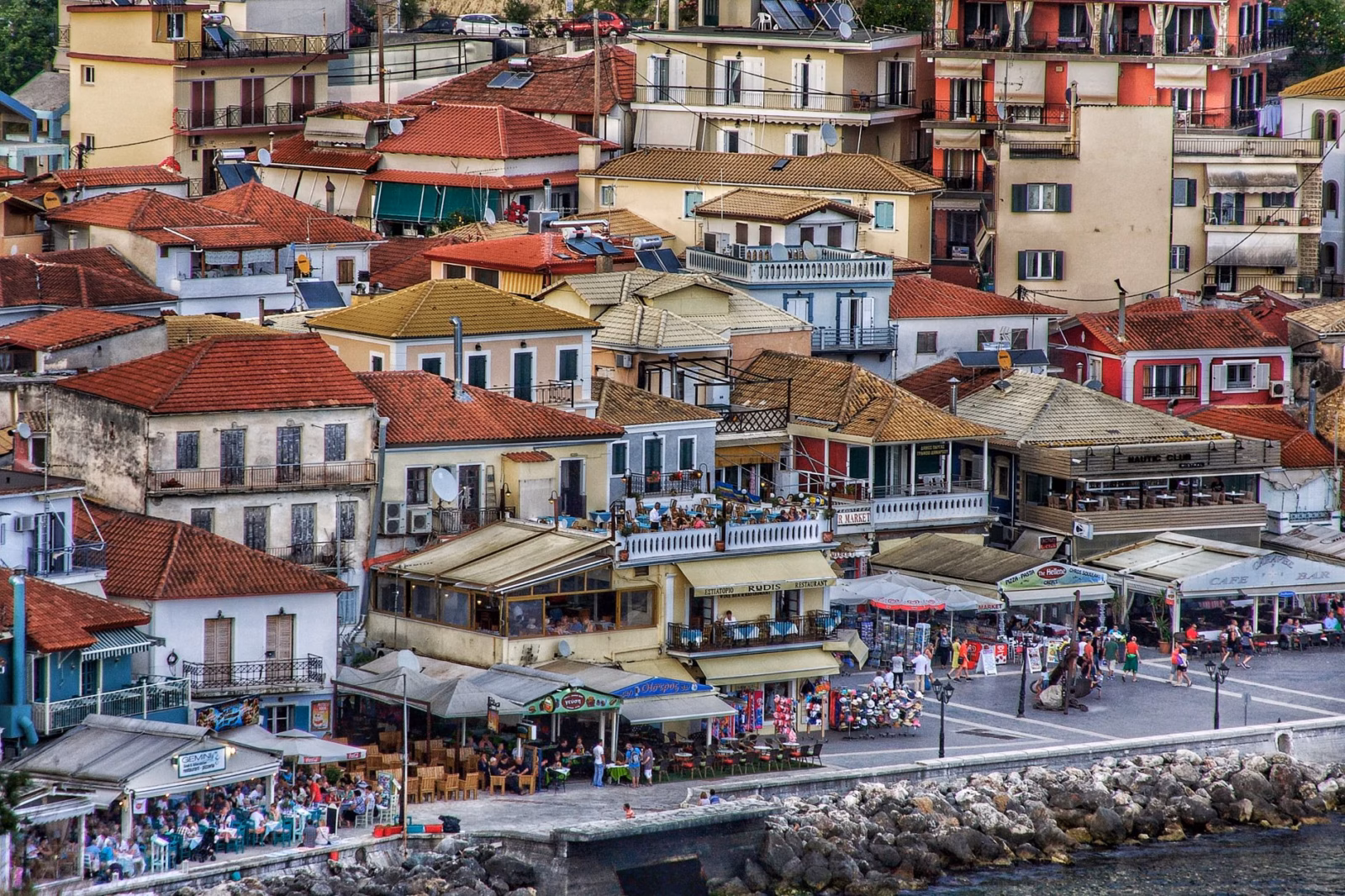 Parga, Yunanistan: İyonya’nın Saklı İncisiyle Tanışın – Adalara Alternatif Büyülü Bir Kaçış! Parga, Yunanistan: İyonya’nın Saklı İncisiyle Tanışın – Adalara Alternatif Büyülü Bir Kaçış!