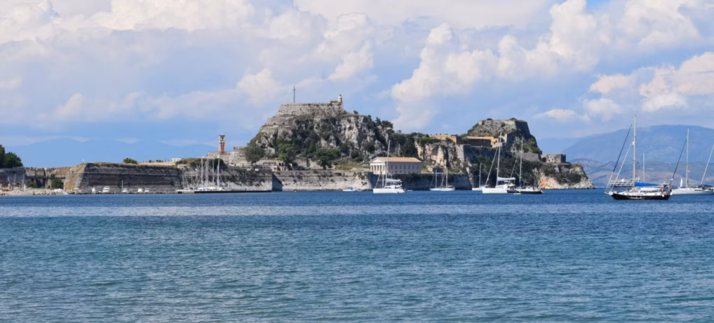 Korfu Adası Rehberi 2026: İyon Denizi’nin Venedik Ruhuyla Parlayan Cenneti Korfu Adası Rehberi 2026: İyon Denizi’nin Venedik Ruhuyla Parlayan Cenneti