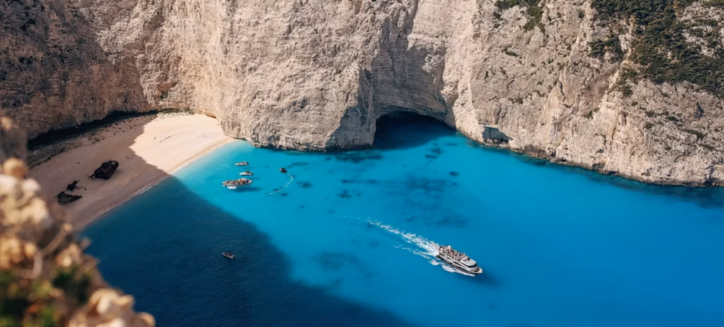 Yunan Adalarında Ada Turu (Island Hopping): 2026 İçin En İyi 9 Rota Önerisi Yunan Adalarında Ada Turu (Island Hopping): 2026 İçin En İyi 9 Rota Önerisi
